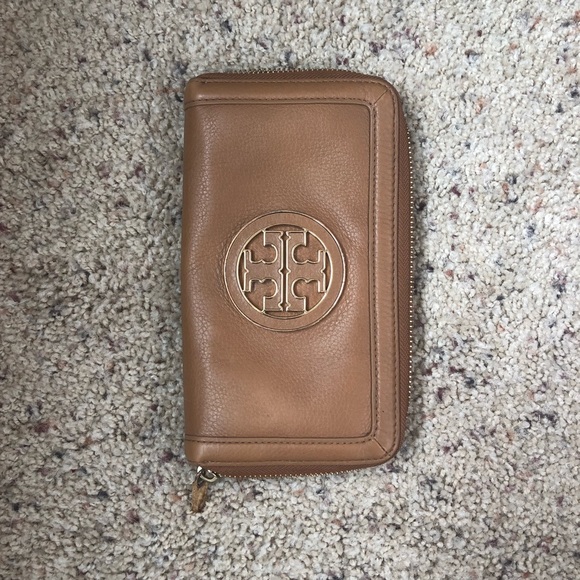 Tory Burch Handbags - Tan Tory Burch Wallet